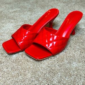 HOT CHERRY RED TUFTED SQUARE OPEN TOE HEEL! Super comfy & super stylish! Size 10